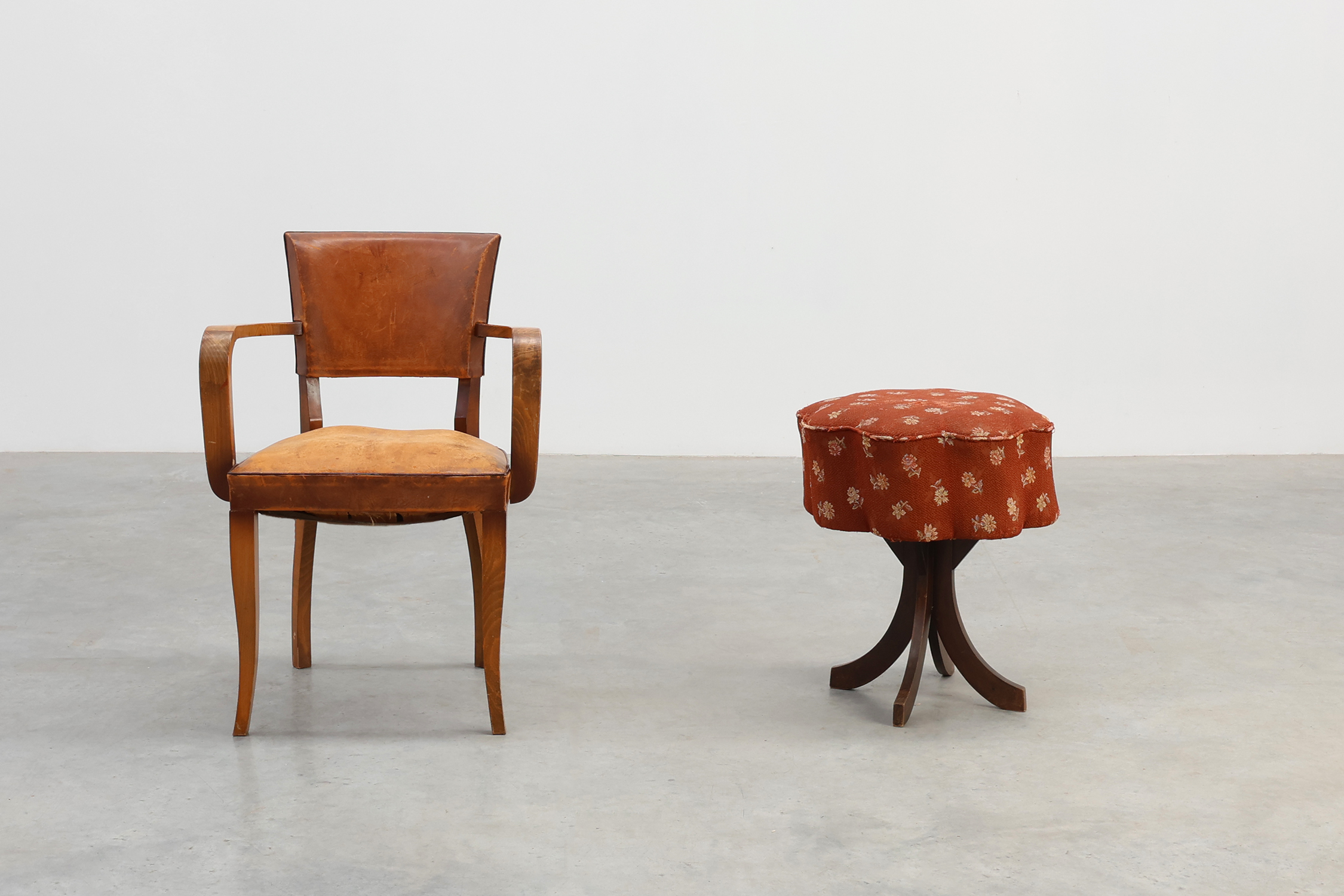 Art deco stool with curved legs and flower form seat with original upholstery, France 1920sthumbnail